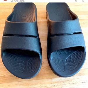 WOMEN'S Oofos “OOAHH” SLIDE SANDAL - BLACK